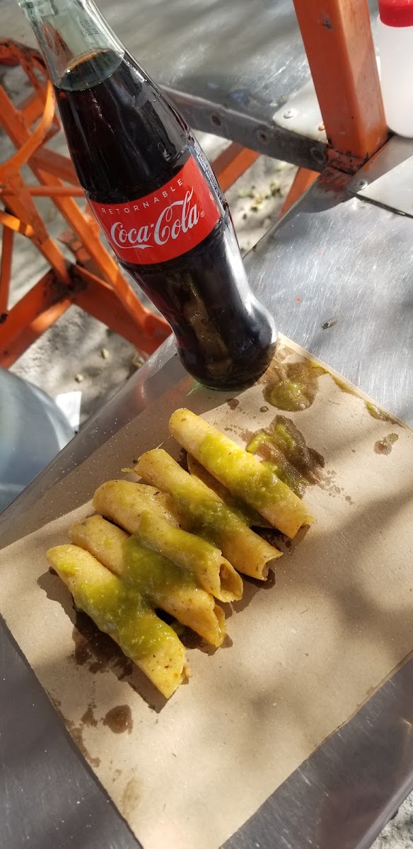 Tacos don yeyo coca
