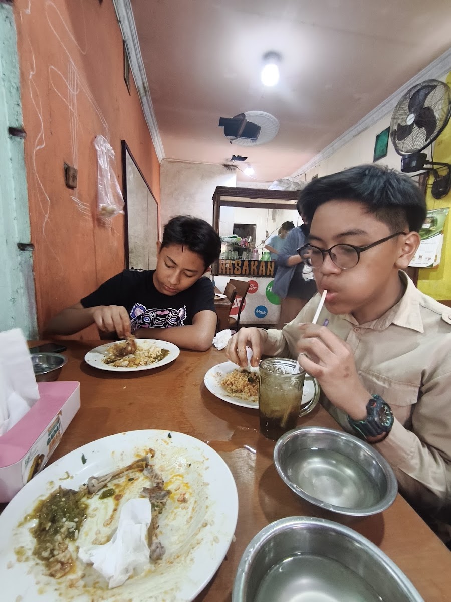 Bundo Menanti RM Masakan Padang