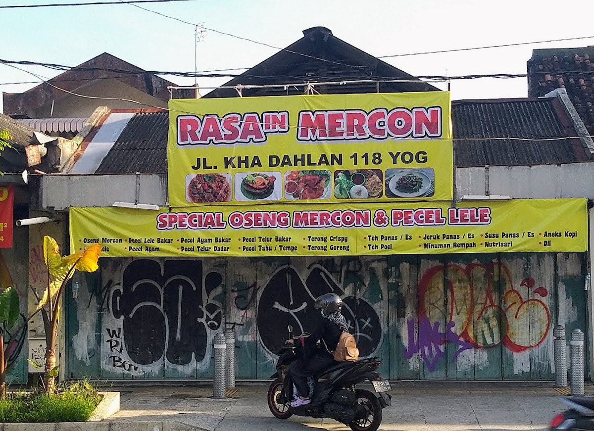 Angkringan Susu Murni dan Seafood Bebakaran Pak Blangkon