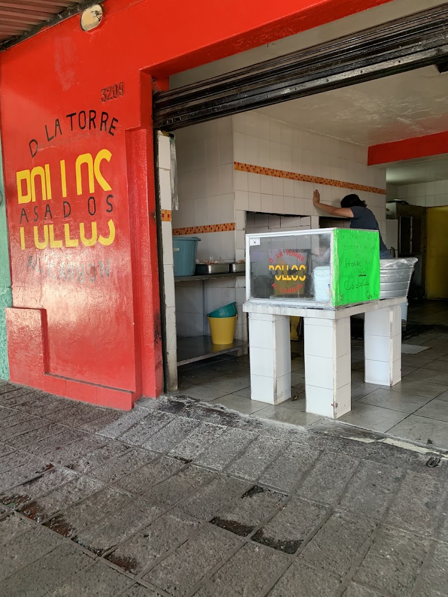 DE LA TORRE POLLOS ASADOS AL CARBON