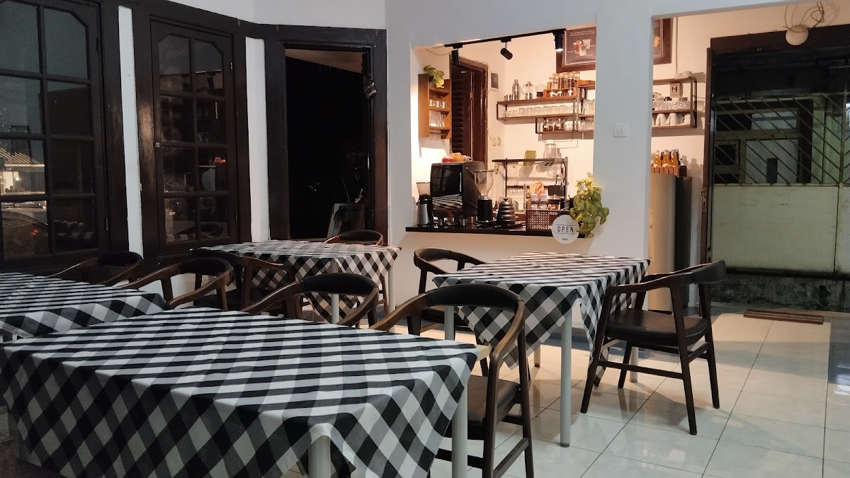 DC Corner Coffee & Eatery