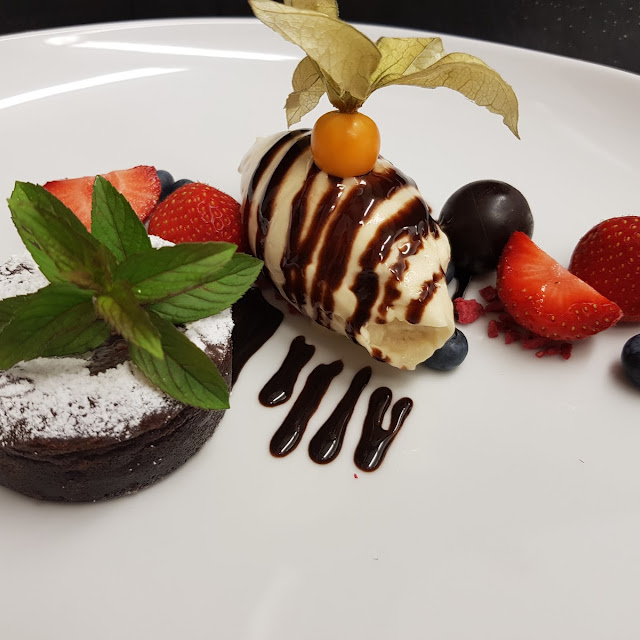 Schokoküchlein Mit Birnensorbet