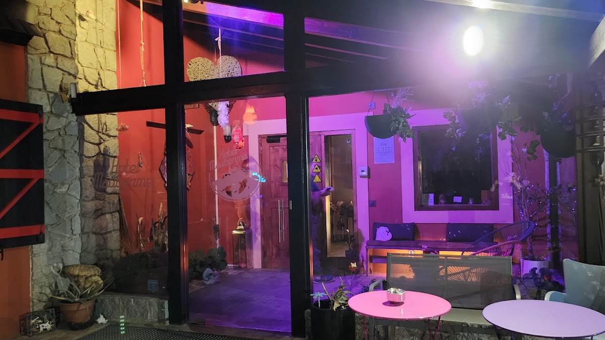 Pizzería hamburguesería Casa Bomba