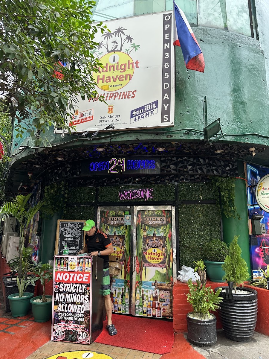 Midnight Haven (L.A. Cafe)