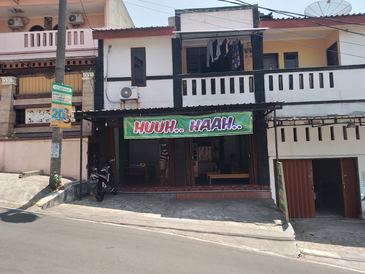 Warung Makan Huuh Haah