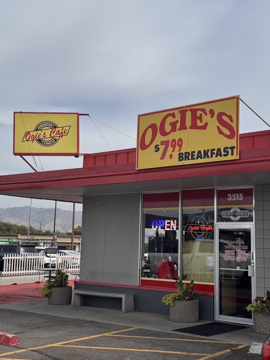 Ogie's Cafe