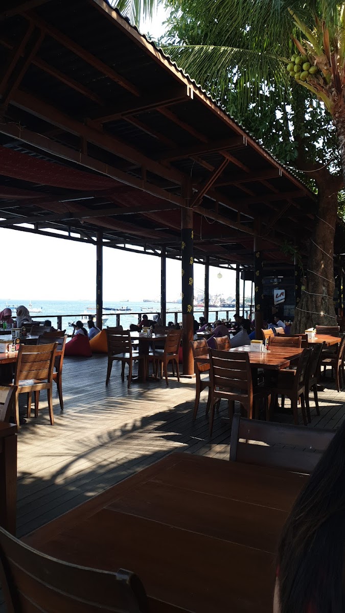 Sun Osing Beach