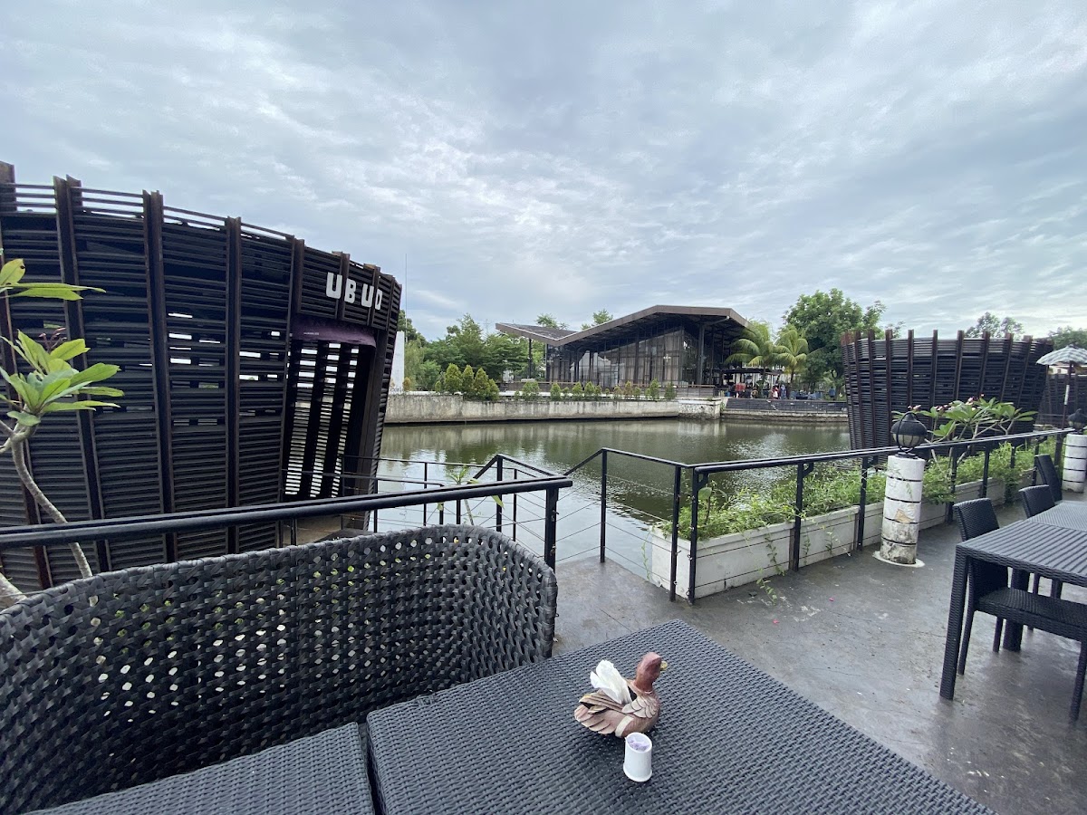 Bebek Bengil The Breeze BSD