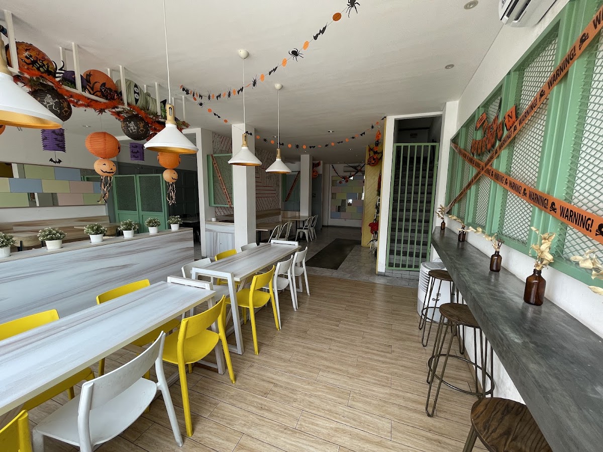 Dinobites Cafe