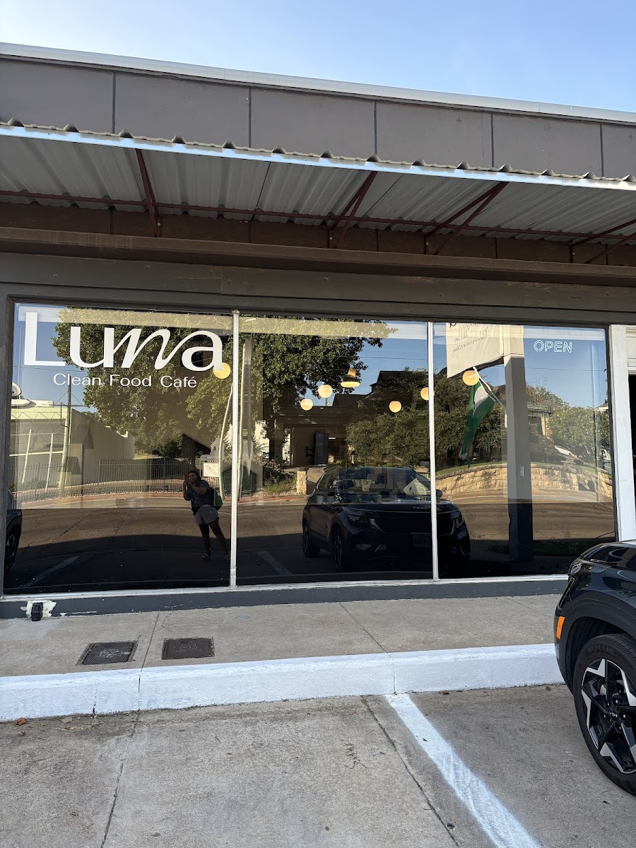 Luna Clean Food Café