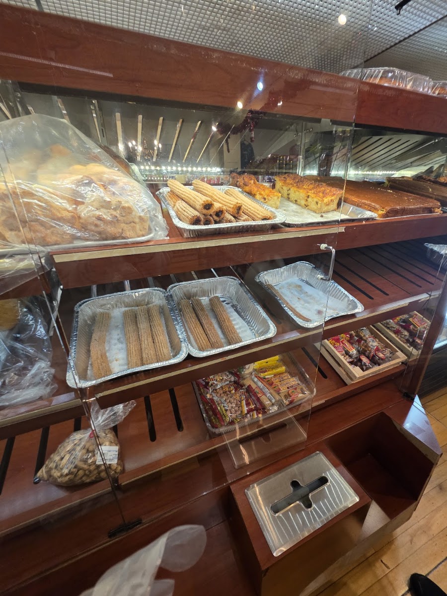 Tres Hermanos Grocery
