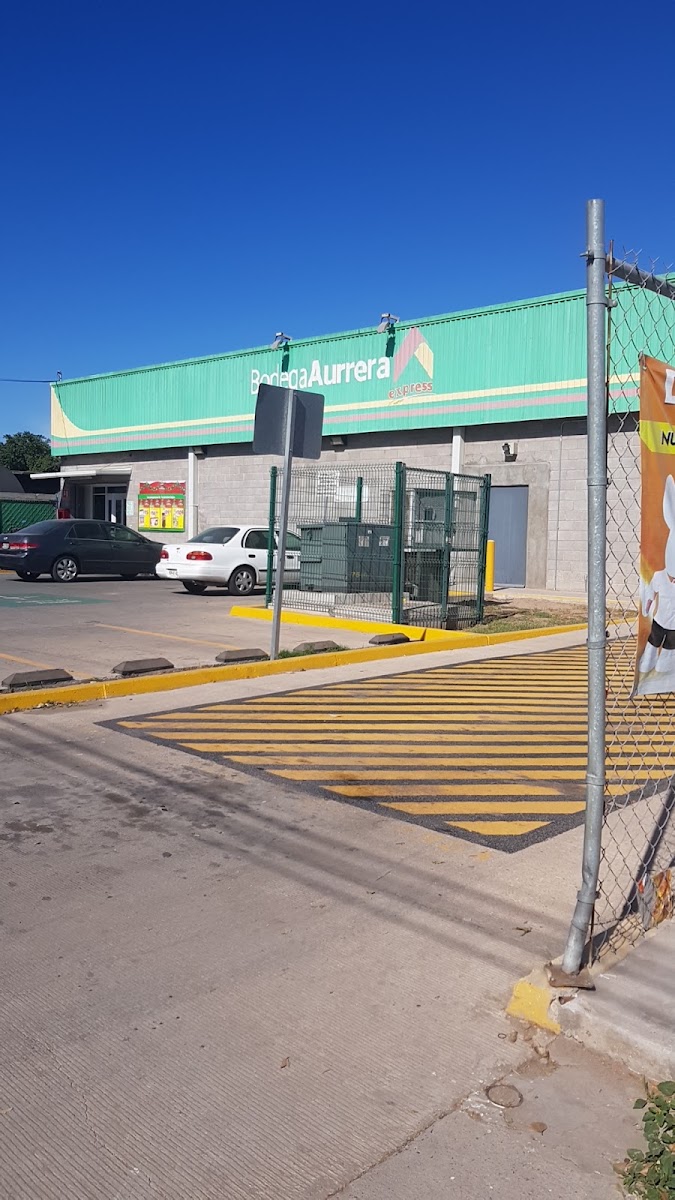 Bodega Aurrera Express, Avenida Jiquilpan