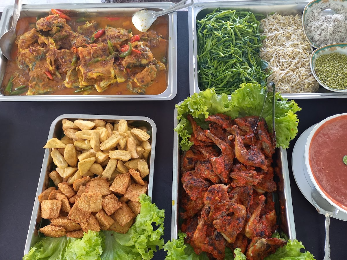 Rumah makan NEW AMOR restaurant lesehan and lounge