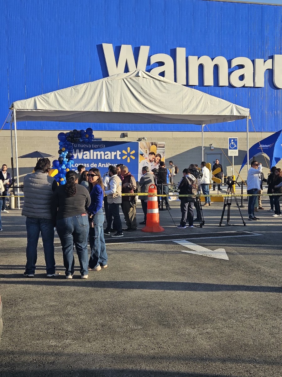 Walmart Lomas de Anahuac Escobedo