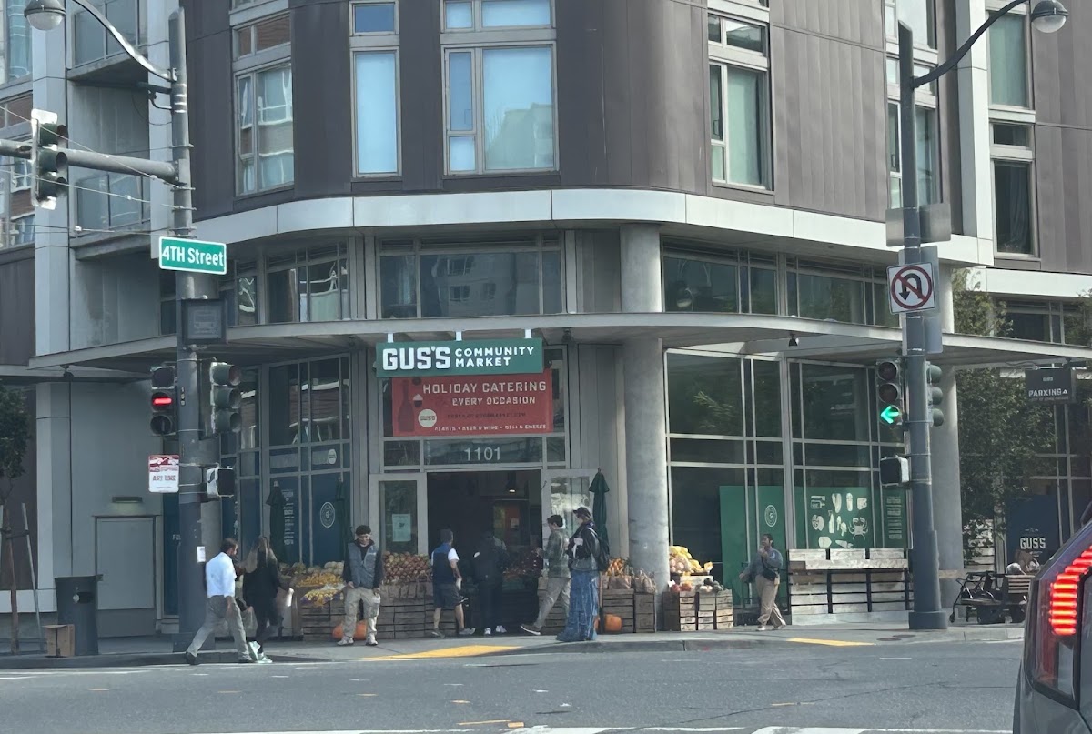 Gus's Community Market