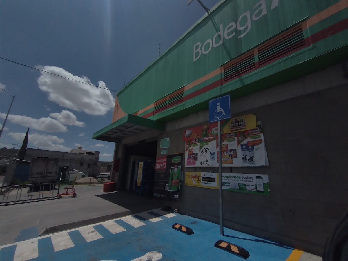 Bodega Aurrera Express, Villas de Santiago