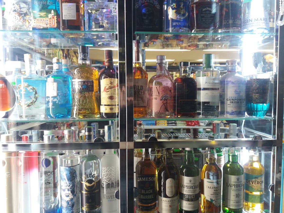 M STORE