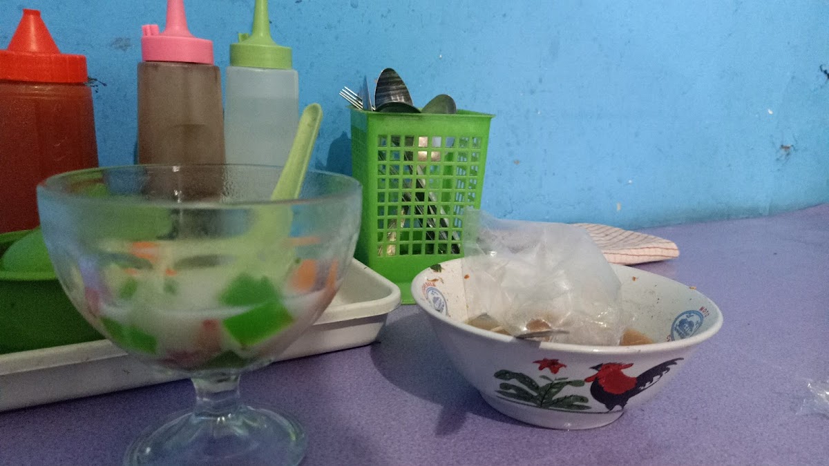 Es Cangehgar & Baso Goyang Lidah Mas Yanto