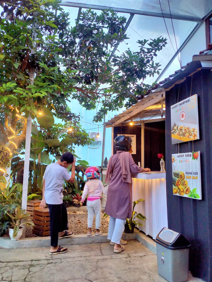 LuckyFood KebaB,BurGer dan Takoyaki CIAMIS