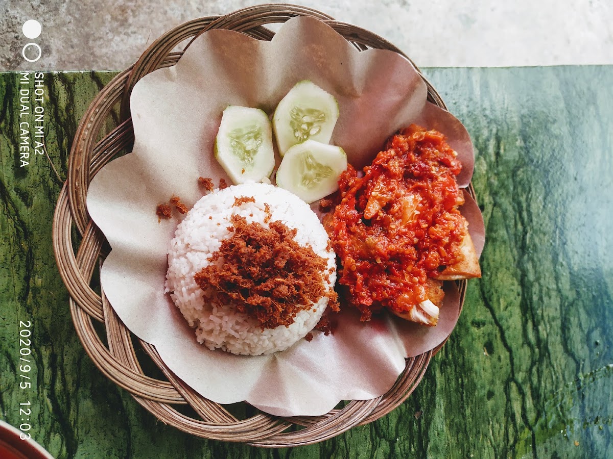 PECEL AYAM MAMA SYILA