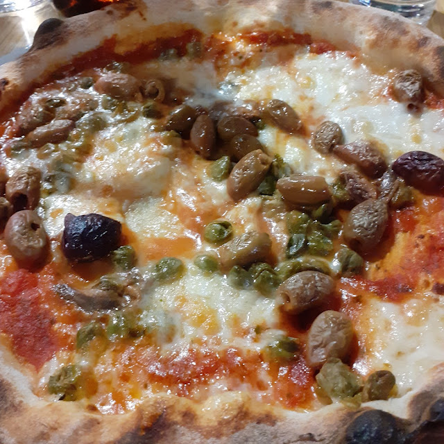 Pizza Vesuvio