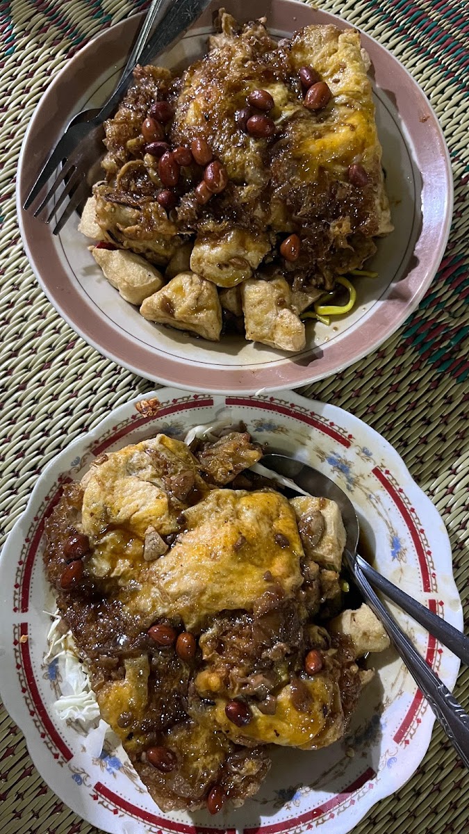 Tahu Kupat Tugu Keris Solo