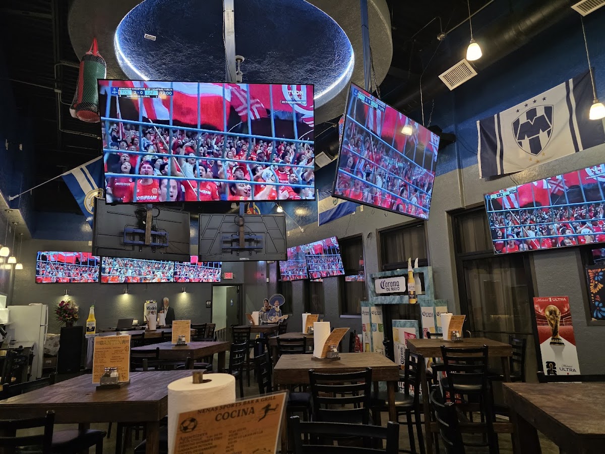 Nenas Sports Bar & Grill