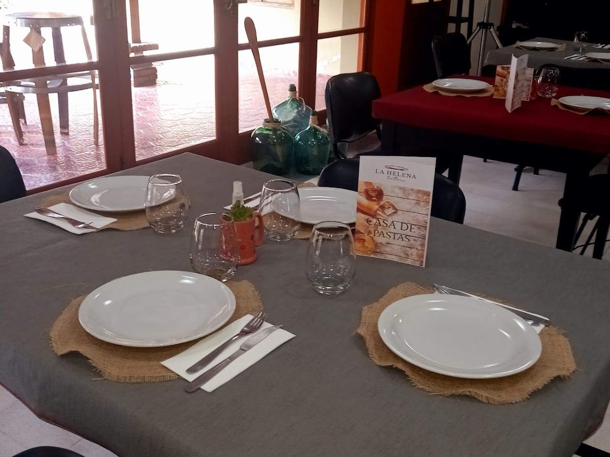 LA HELENA TRATTORIA, Club Social Luján.