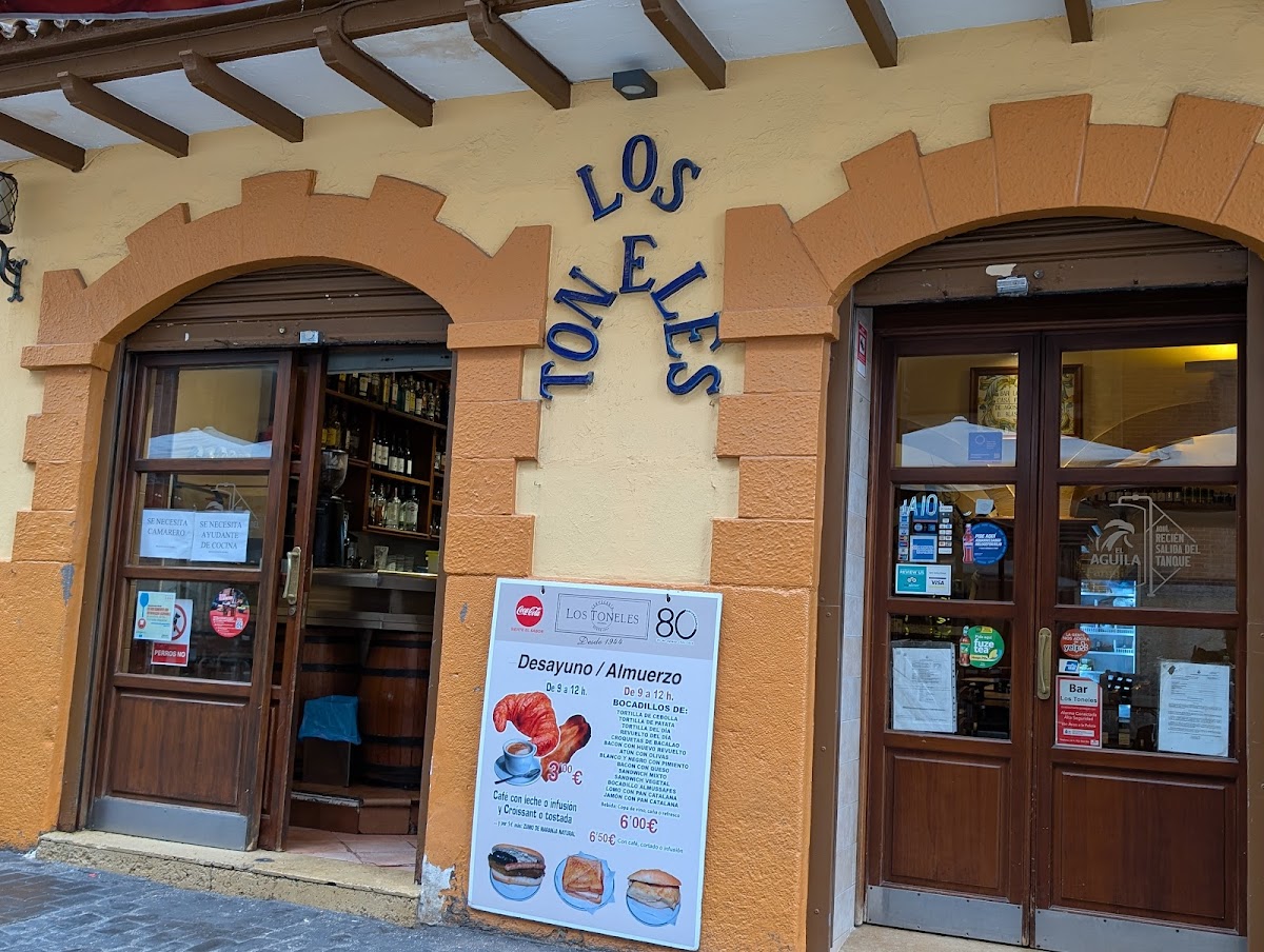 Los Toneles