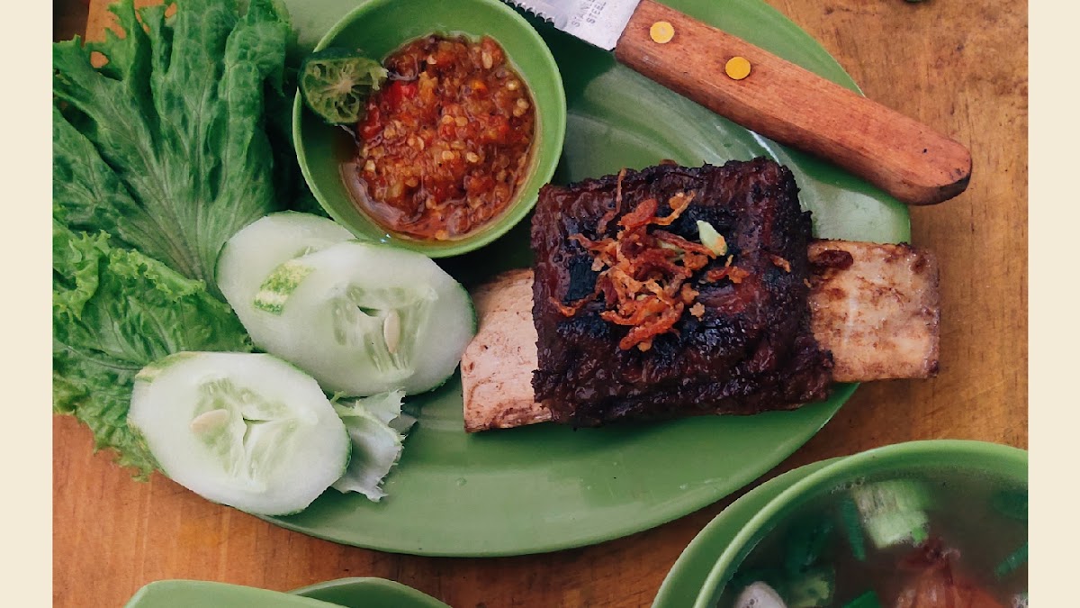 Iga Bakar dan Sop Iga Bale Ngampar