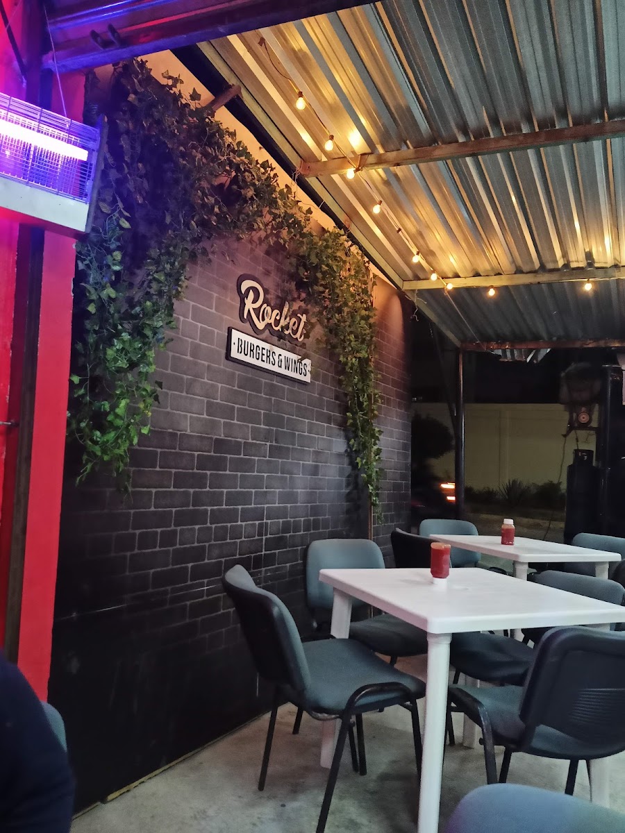Rocket Burgers & Wings