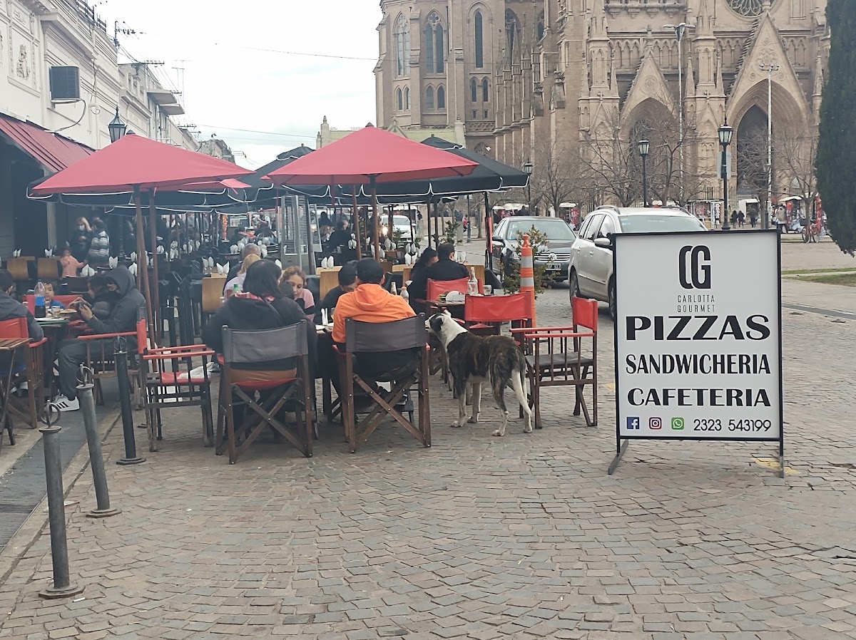 Carlotta Gourmet parrilla pastas café
