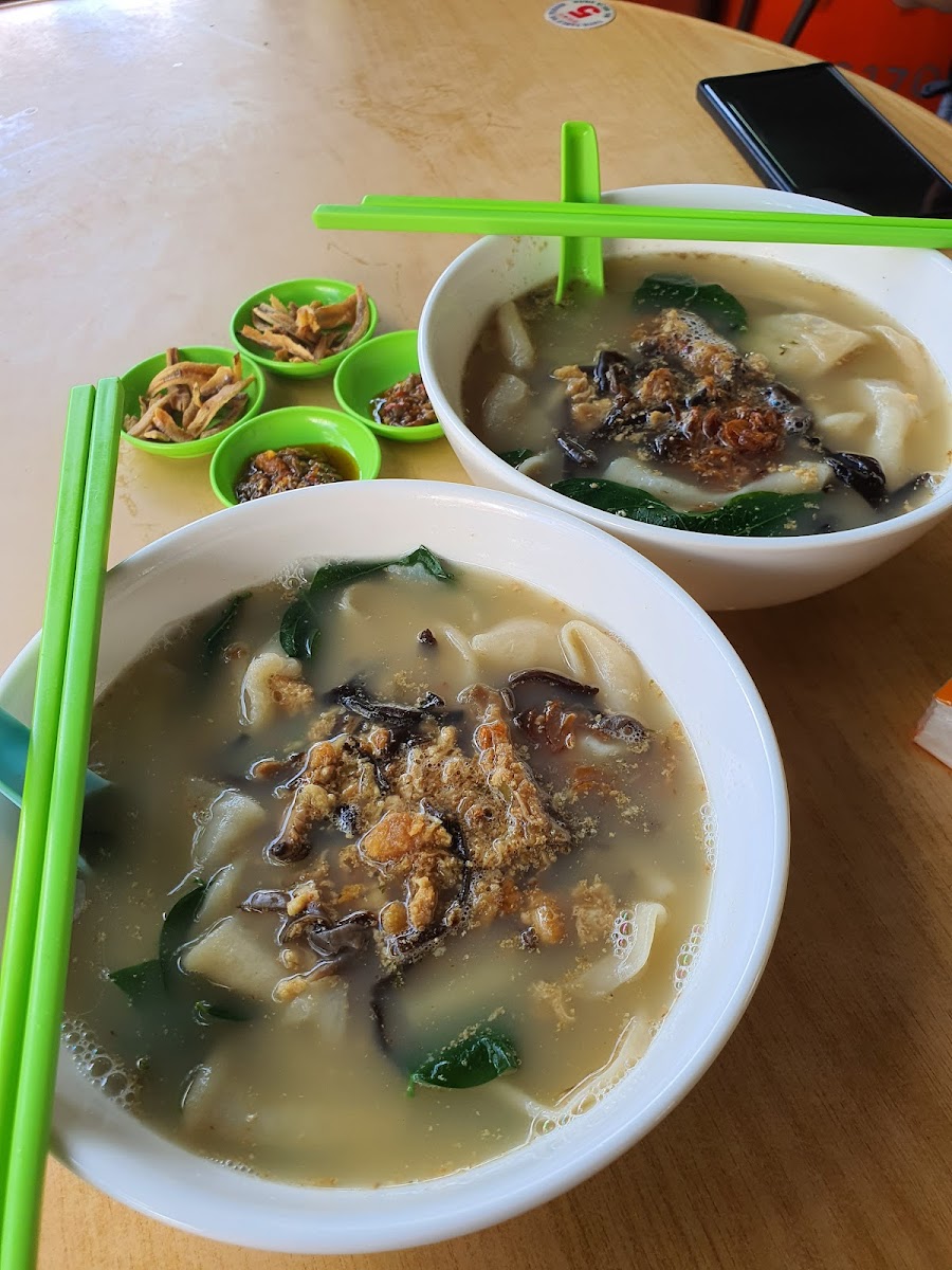 Taman Naga Emas Pan Mee | 金龍園板麵