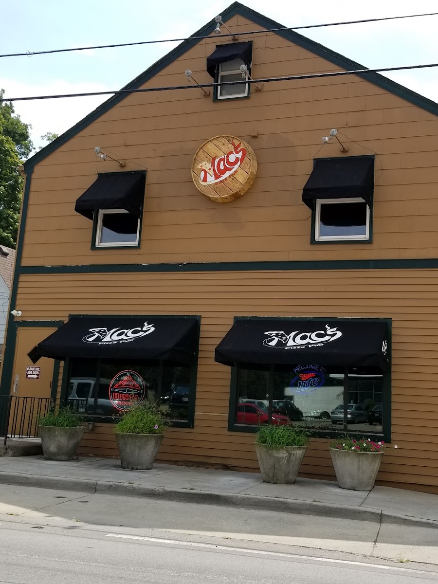 Mac’s Pizza Pub