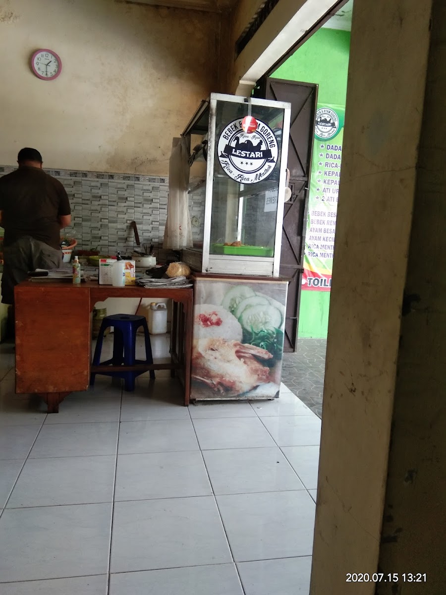 Bebek & Ayam Goreng Lestari