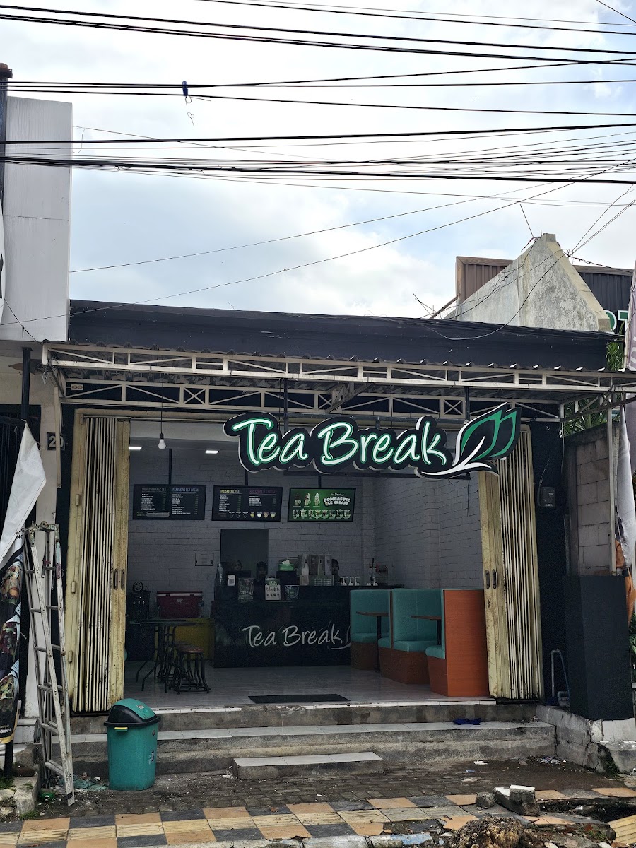 Tea-Break Gubernur Suryo