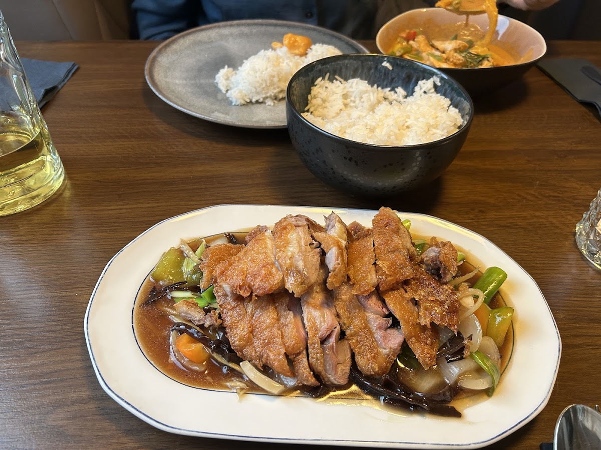 NIRVANA Thai Restaurant & Weinbar