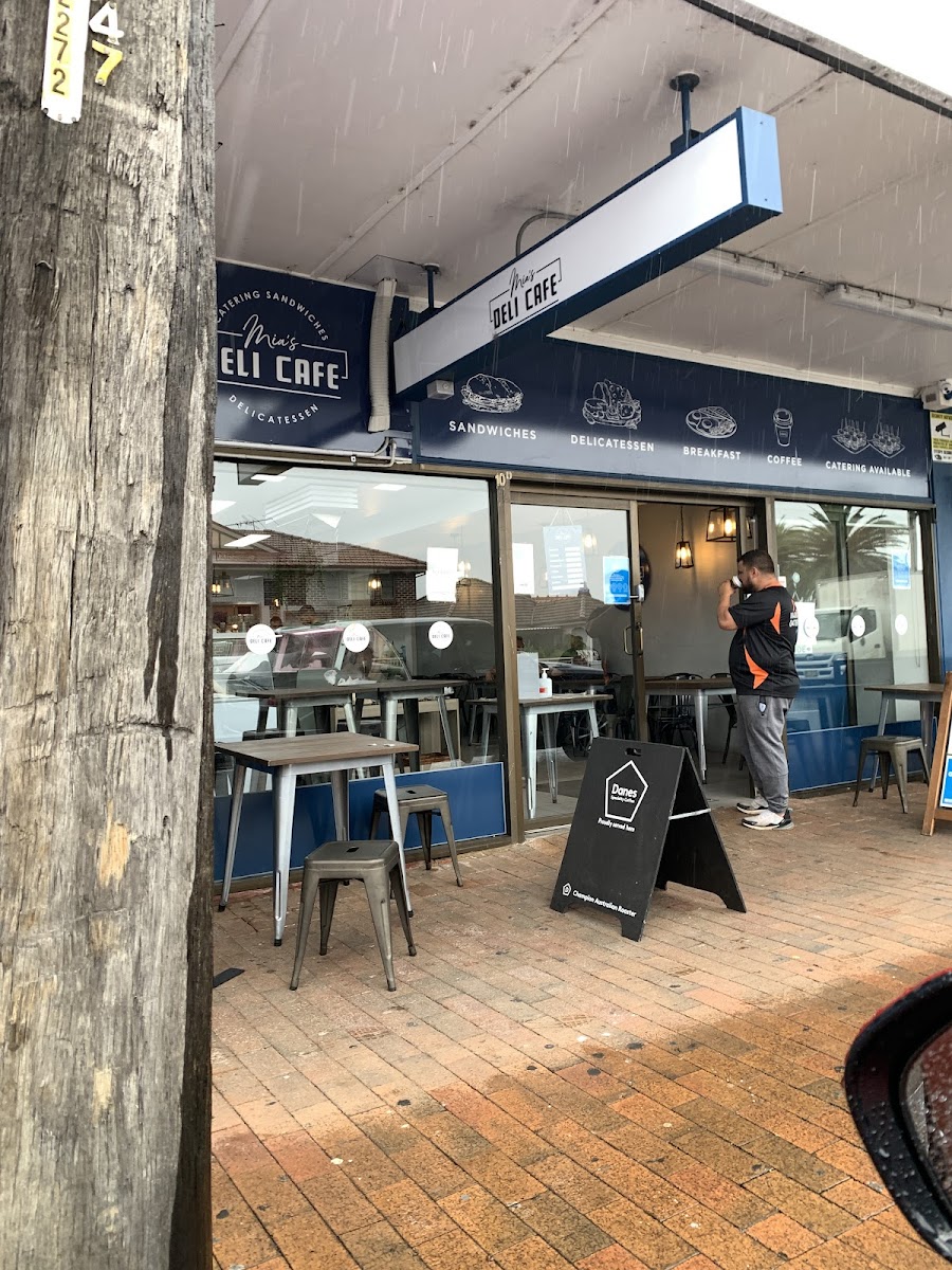 Mia's Deli Cafe