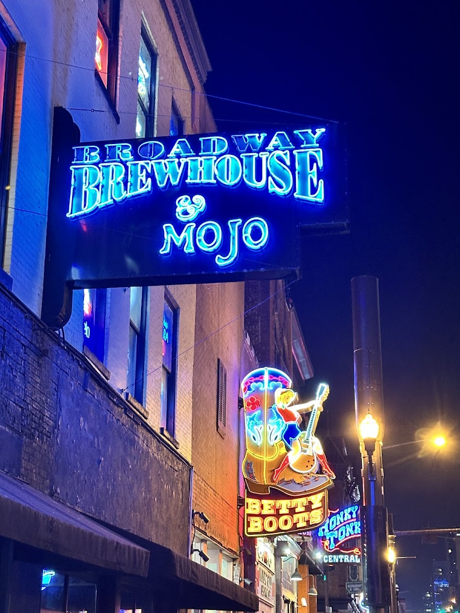 Broadway Brewhouse & Mojo Grill