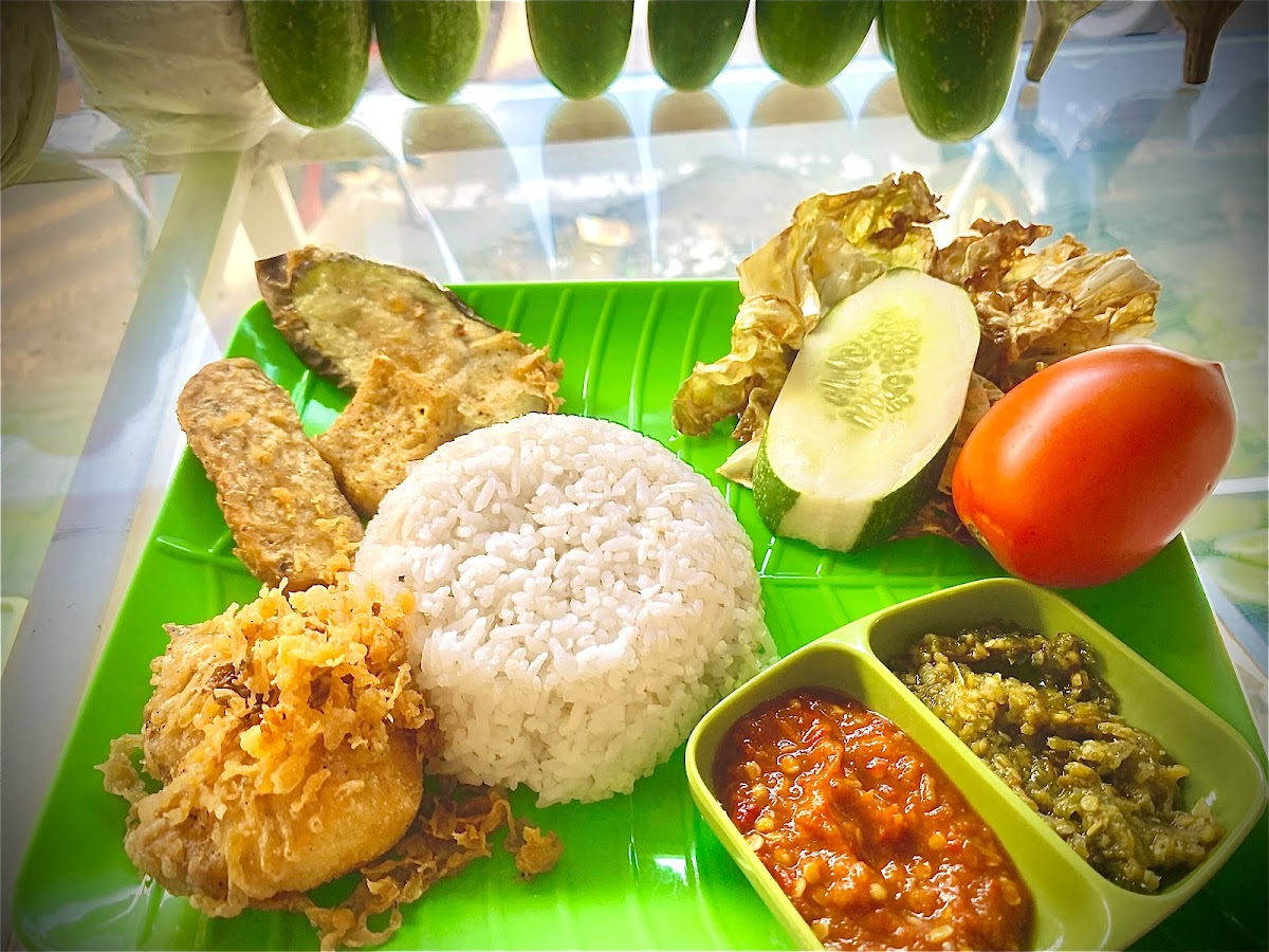 AYAM PENYET NYAI