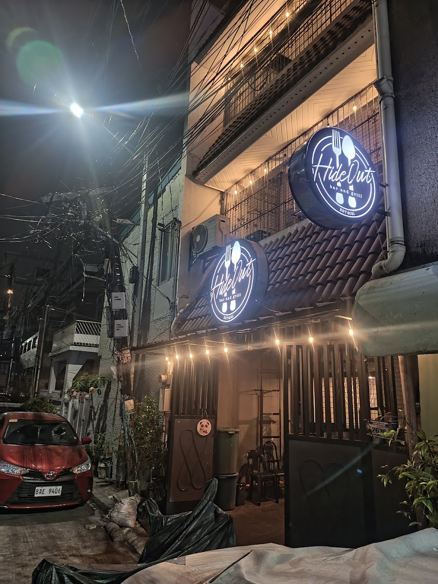 hideout bar and grill