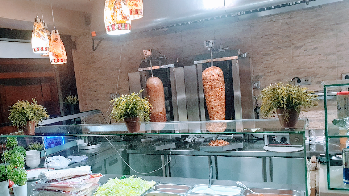 Clasico Doner Kebab & Tacos (حلال)