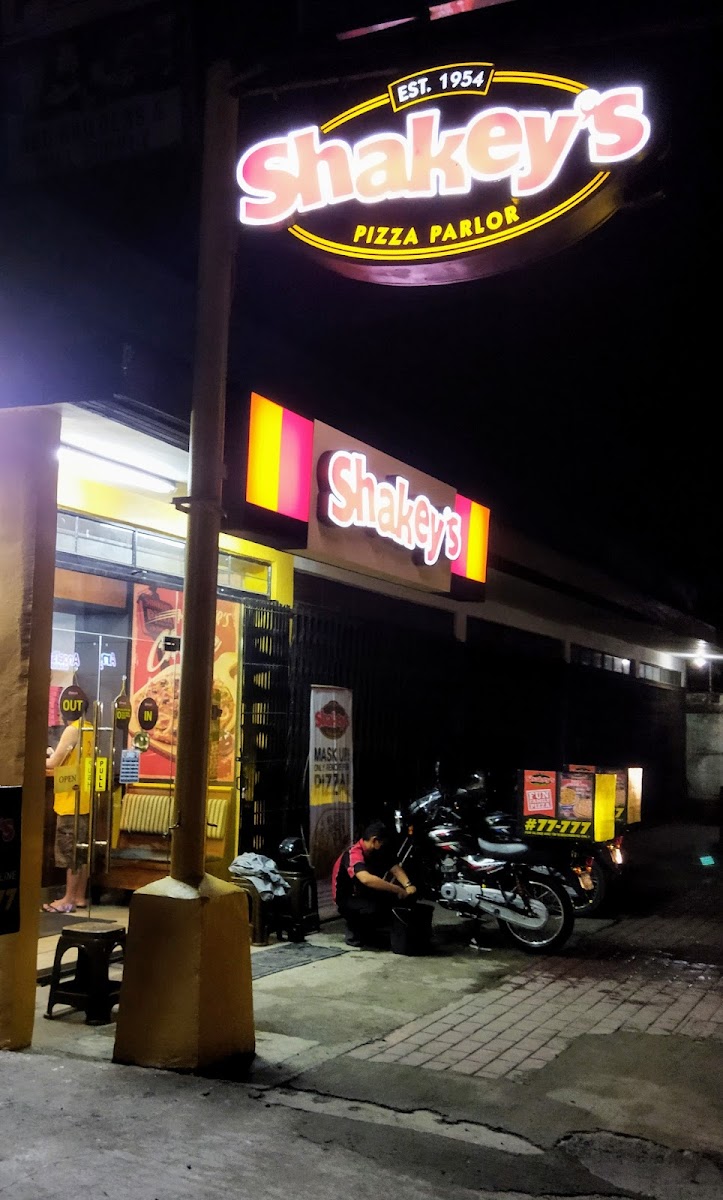 Shakey's restaurant
