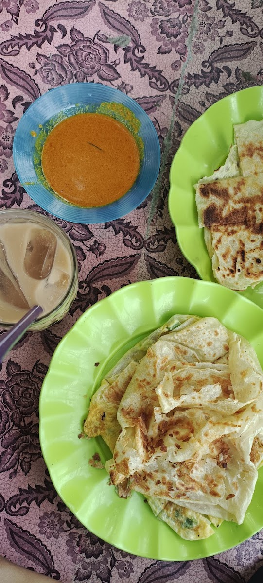 Emeli roti canai dan kedai kopi