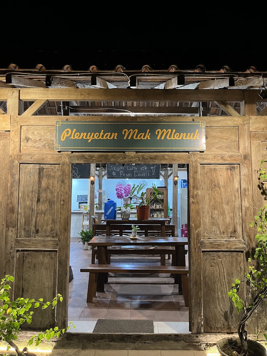 Plenyetan Mak Mlenuk