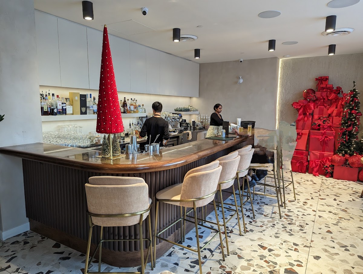 Ruex Cafe and Bar