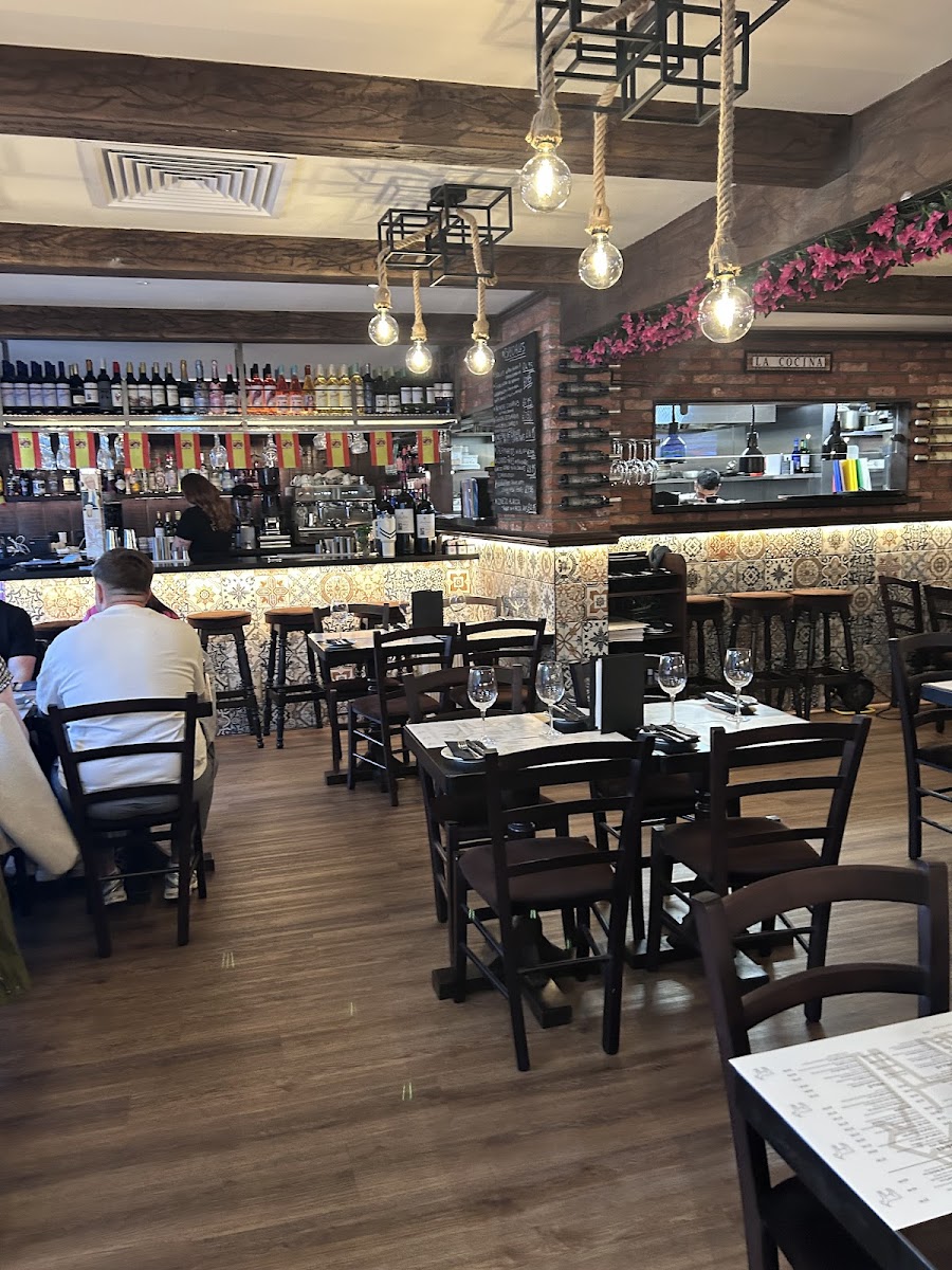 La Cabra East End