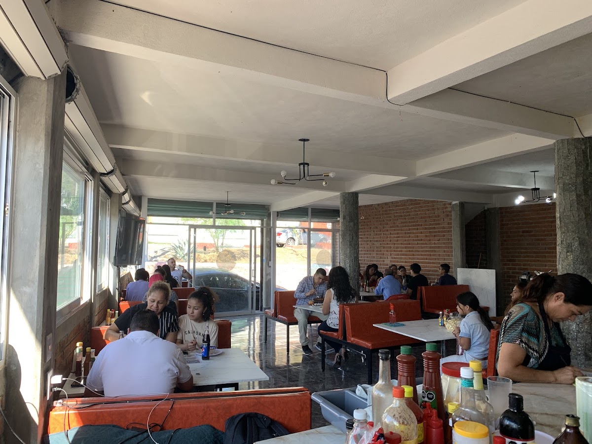 Mariscos Los Kikis. Snacks & Beer