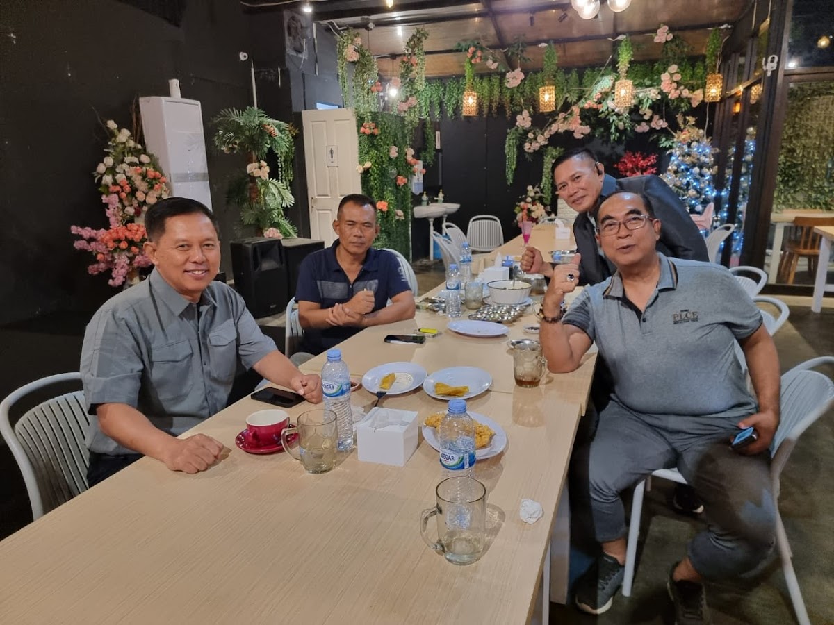 WARUNG AYAM PEDAS FINA BANYUWANGI 1