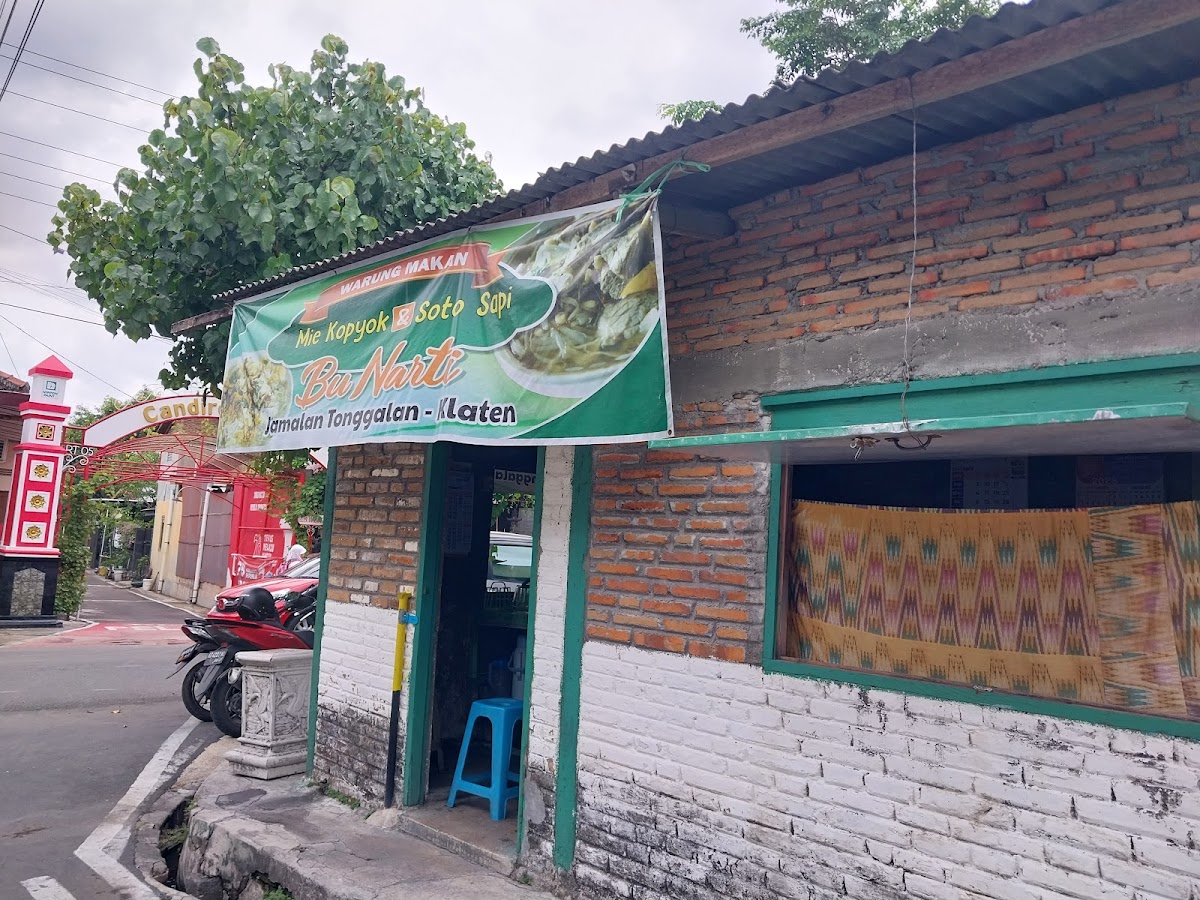 Soto & Mie Kopyok Bu Narti
